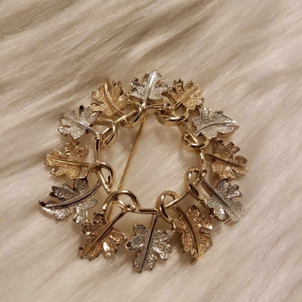 Vintage Sarah Coventry two tone leaf brooch